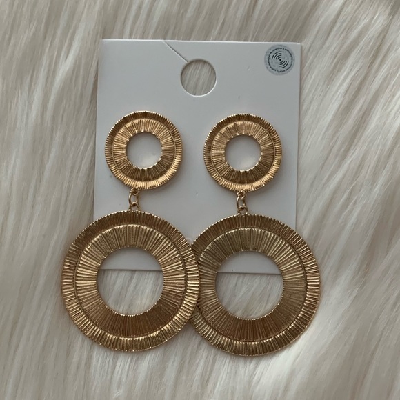 NWT Gold Earrings - Picture 1 of 2